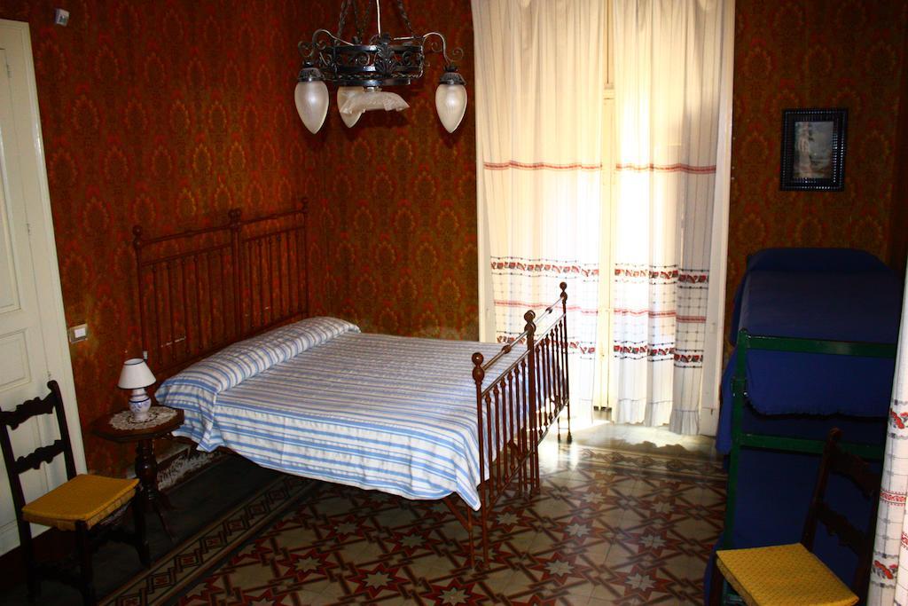 زافيرانا إتنيا B&B Sotto I Pini الغرفة الصورة